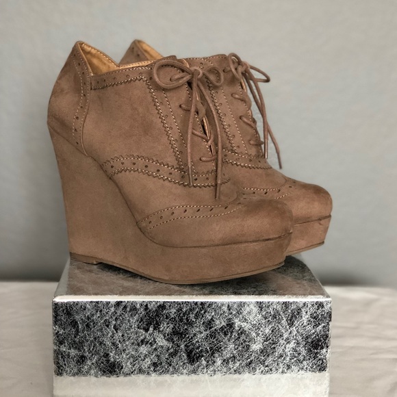 Faux suede wedge booties Forever 21 - Picture 1 of 4